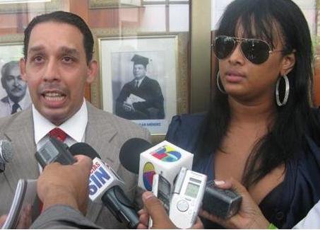 Enrique Santelises junto a Vennya Carolina