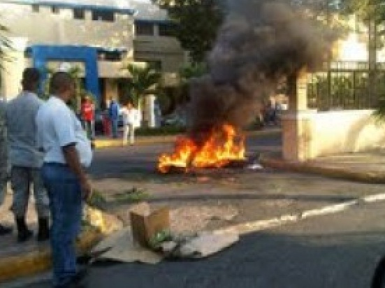 Medicos quemando gomas