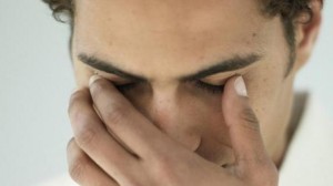 llorar dolor cabeza